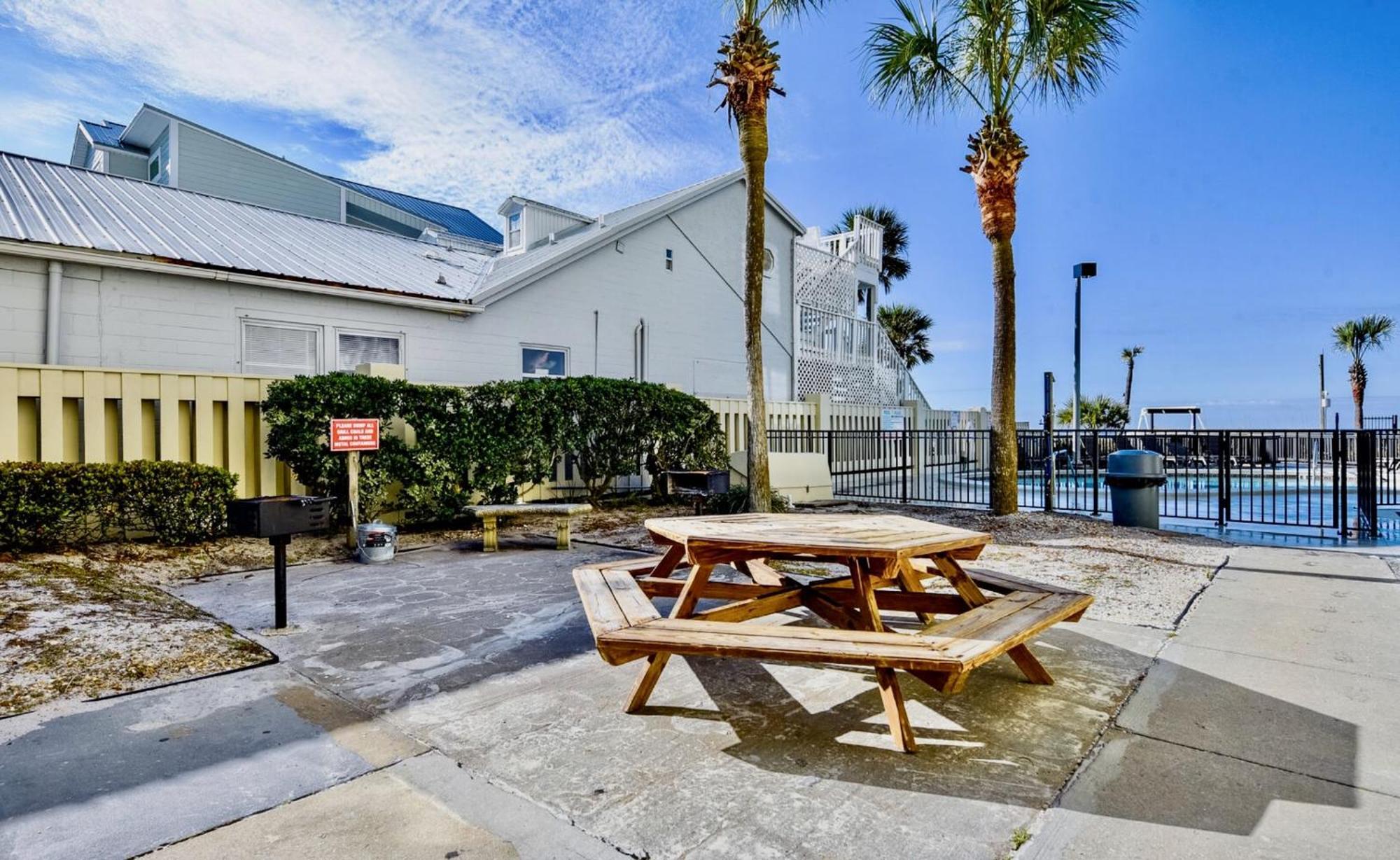 Apartment Newly Completely Renovated At Sunbird Resort! Free Chair And Umbrella Service! By Dolce Getaways! Panama City Beach