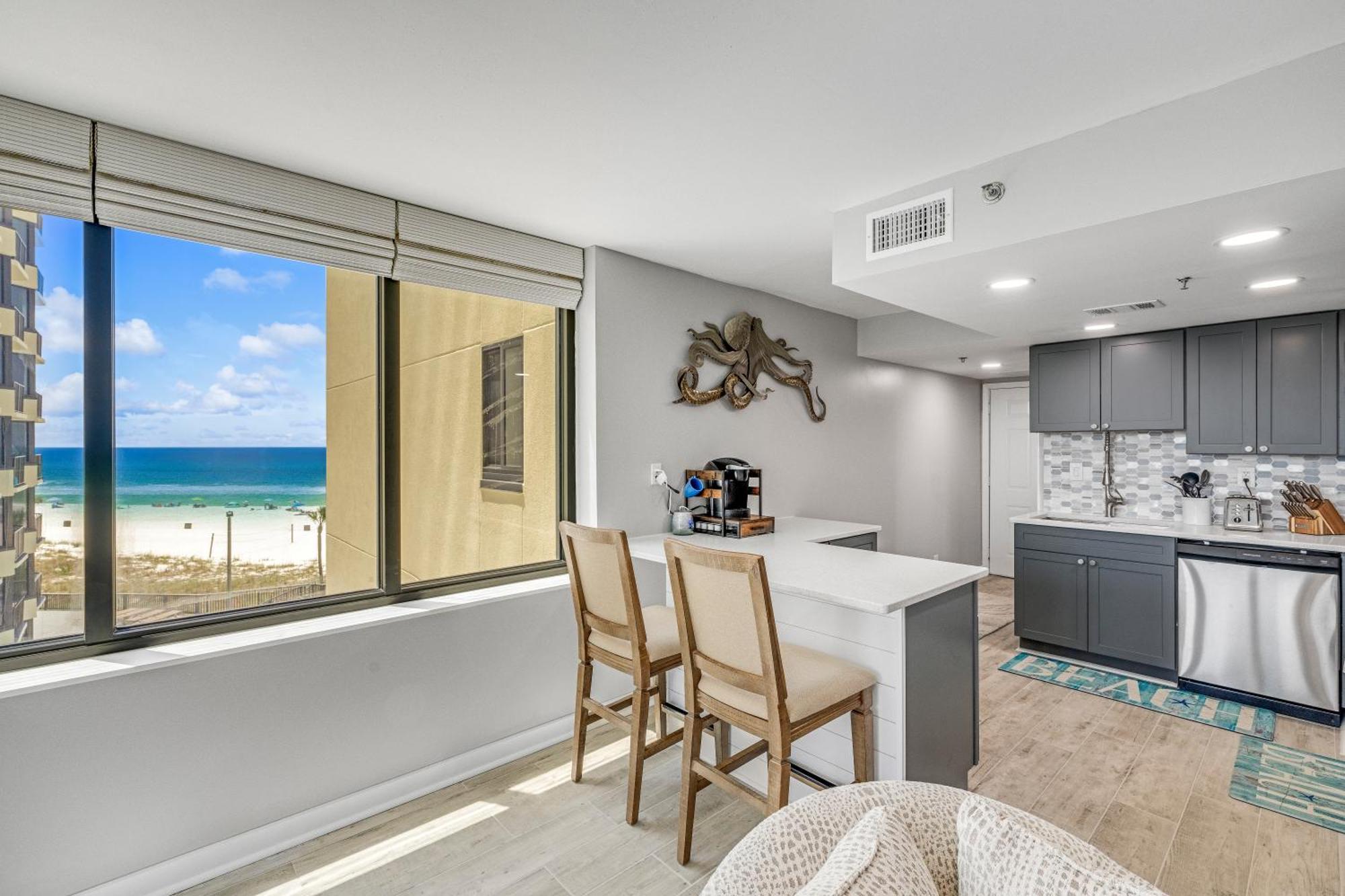 Apartment Newly Completely Renovated At Sunbird Resort! Free Chair And Umbrella Service! By Dolce Getaways! Panama City Beach