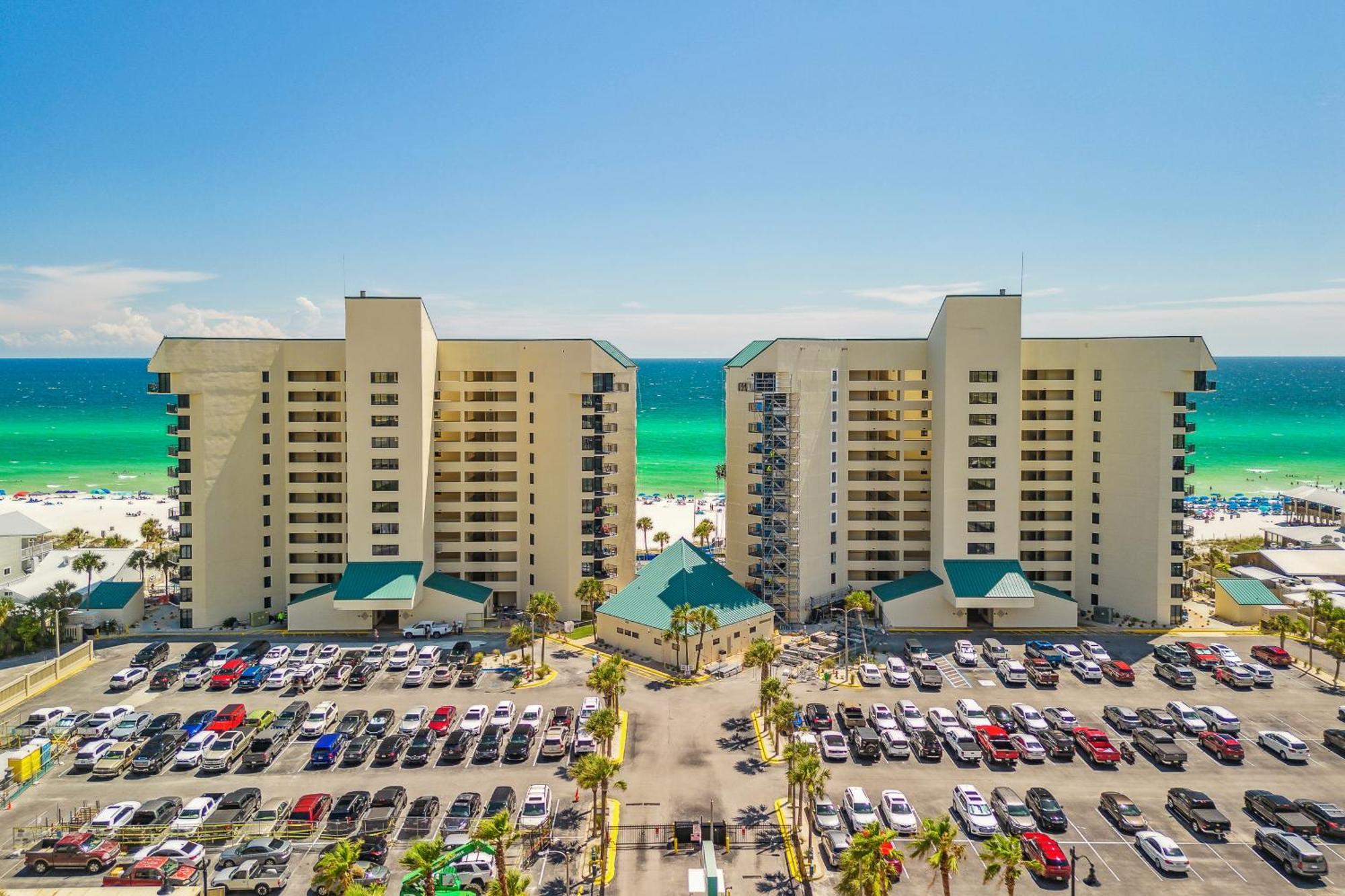Apartment Newly Completely Renovated At Sunbird Resort! Free Chair And Umbrella Service! By Dolce Getaways! *