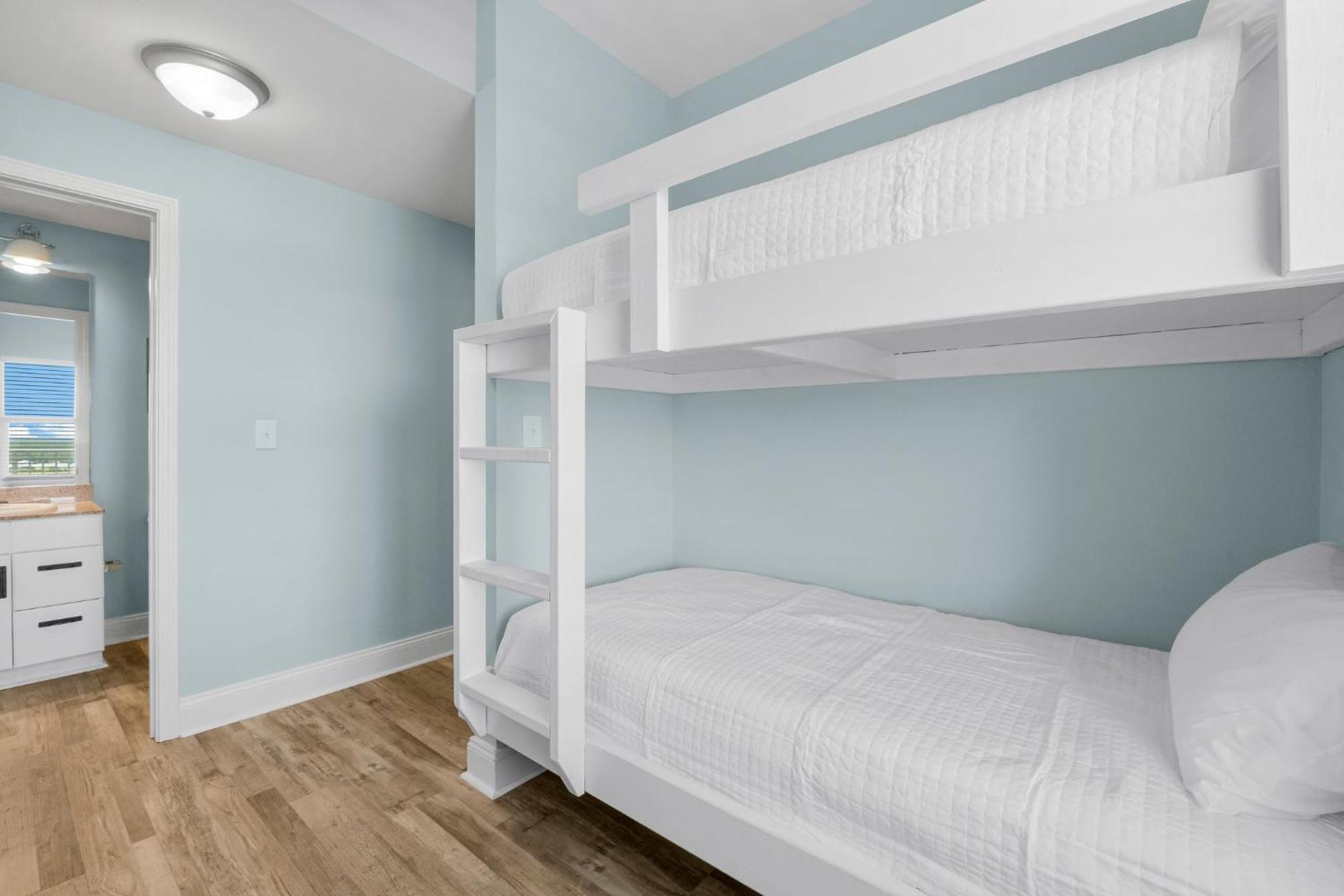 Apartment Laketown Wharf 1510 *