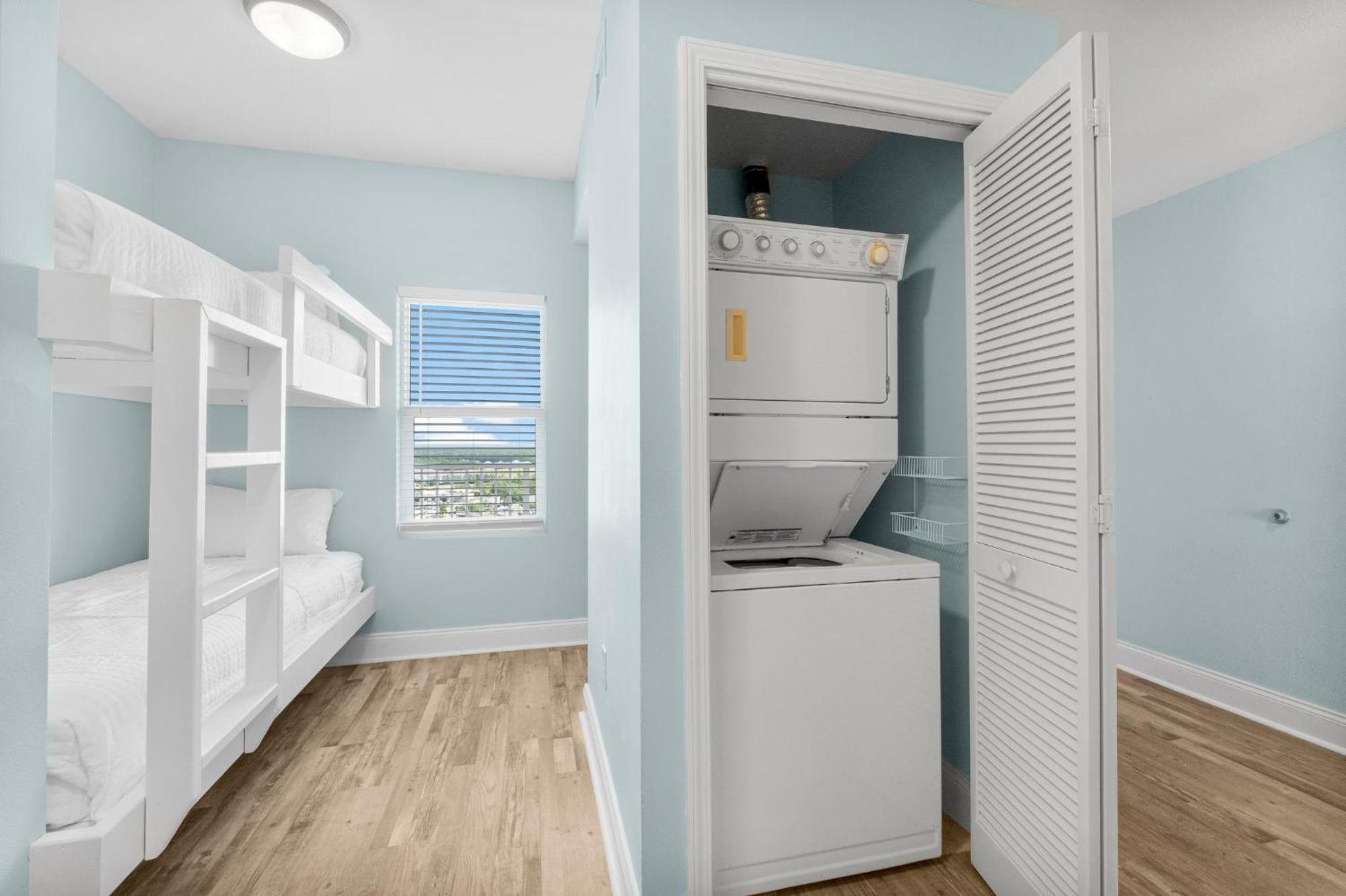 Apartment Laketown Wharf 1510