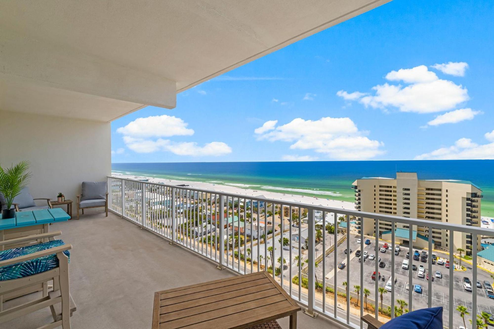 Laketown Wharf 1510 Apartment *