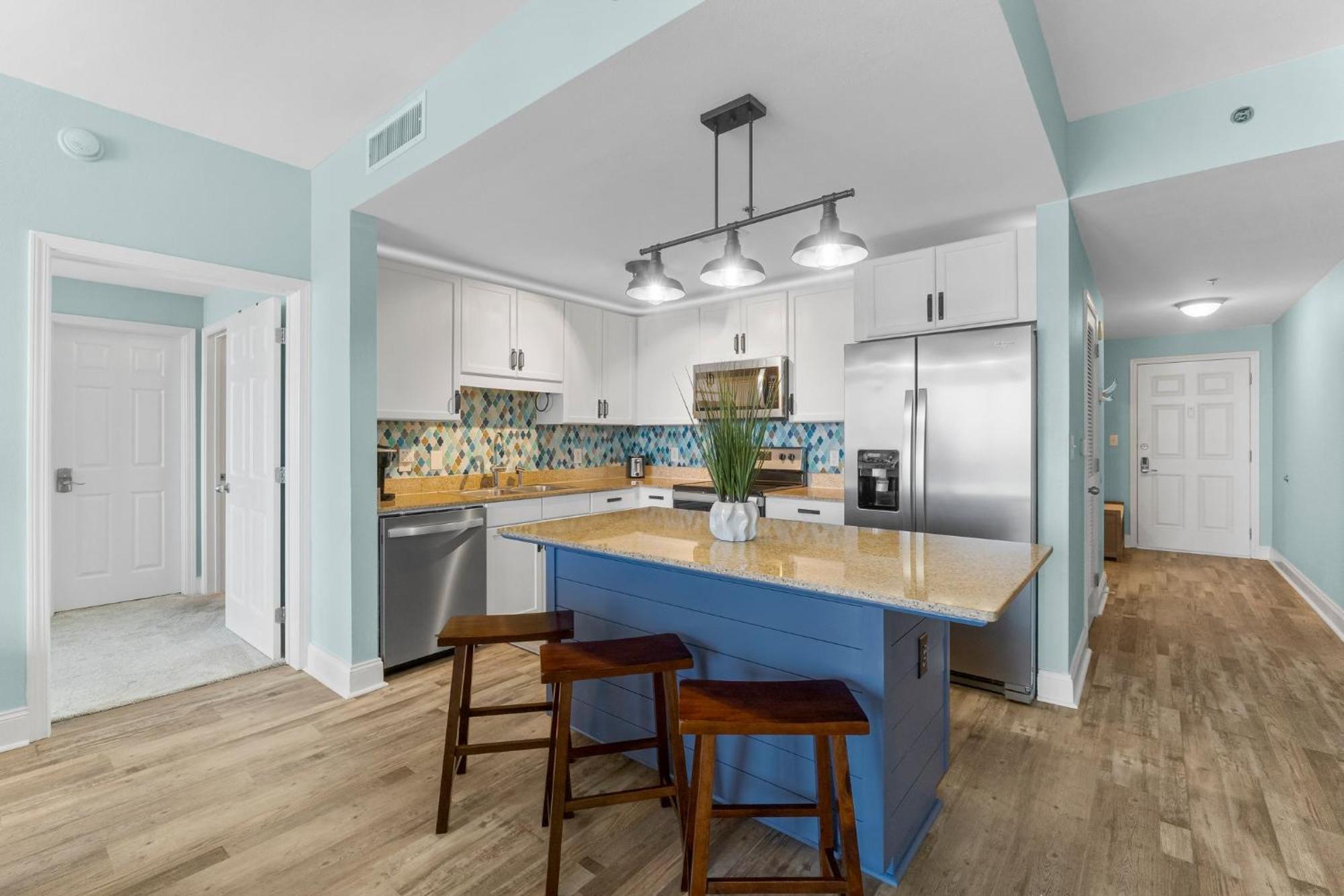 Laketown Wharf 1510 Apartment