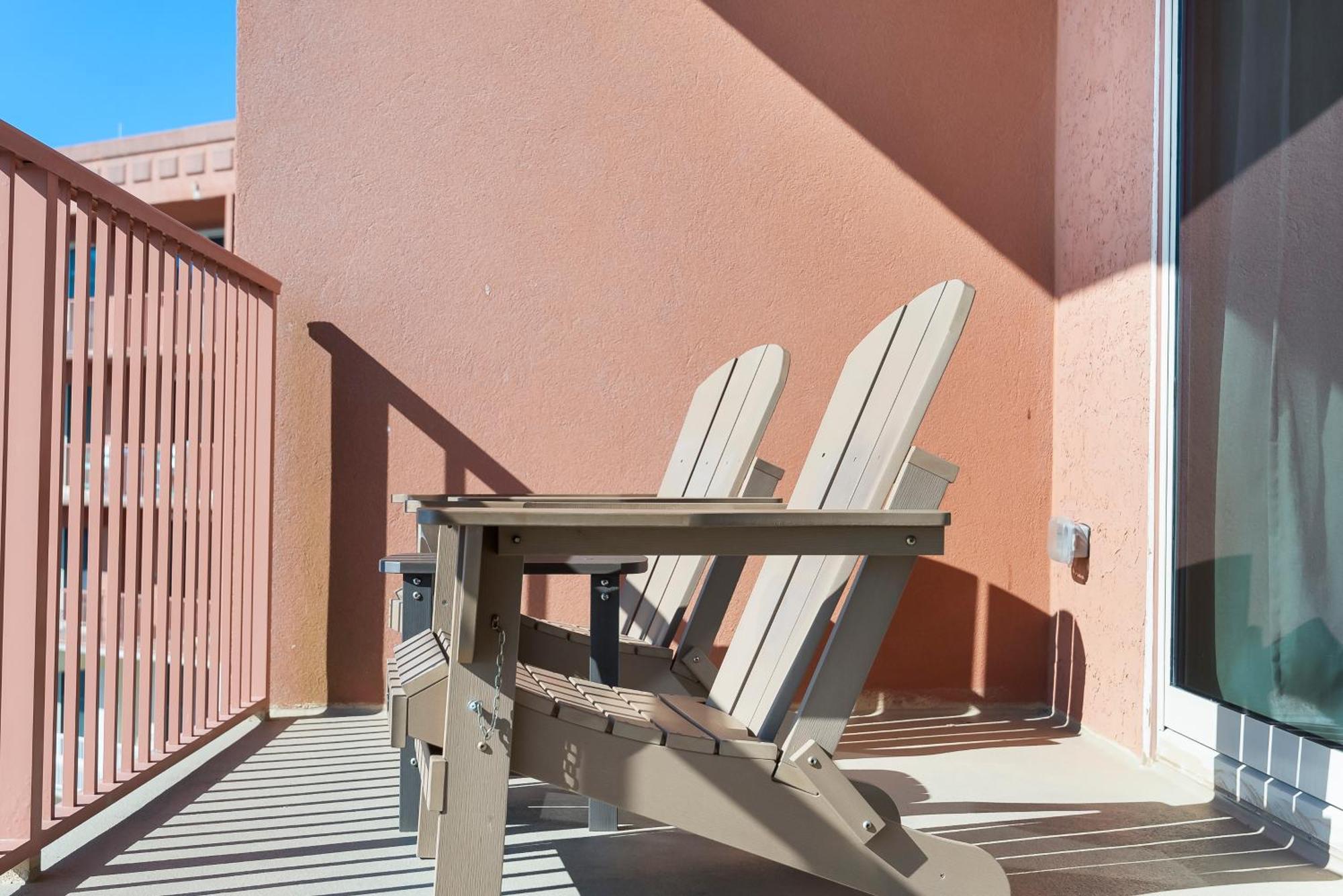 Stylish 1bd Beachfront With Amenities Galore! By Dolce Getaways! Apartment *