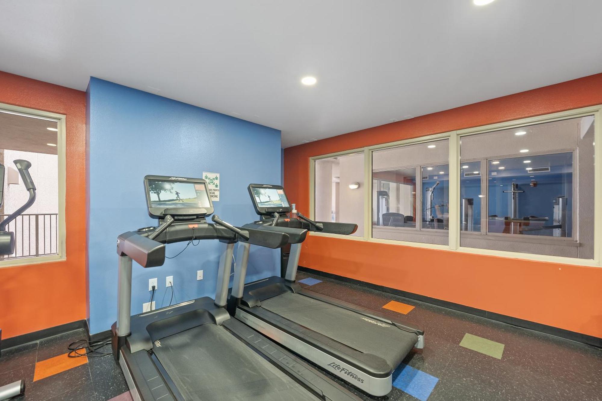 Apartment Stylish 1bd Beachfront With Amenities Galore! By Dolce Getaways!