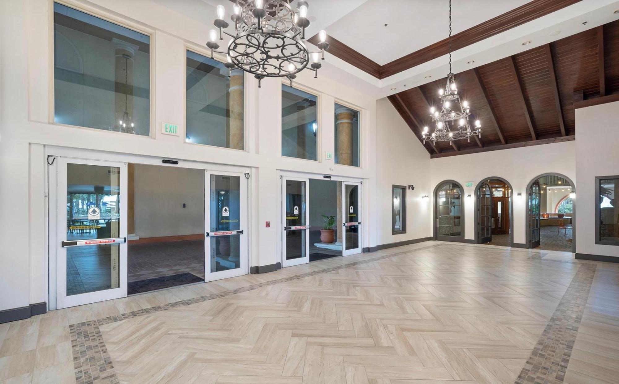 Stylish 1bd Beachfront With Amenities Galore! By Dolce Getaways! Panama City Beach