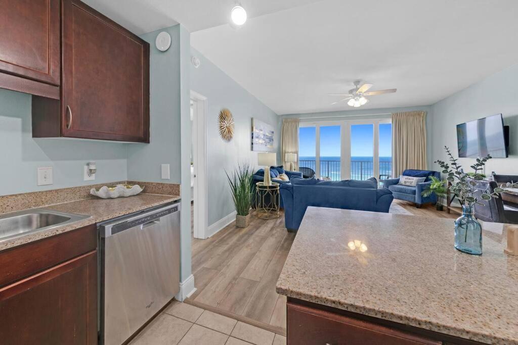Gulfview #1809 At Laketown Wharf *