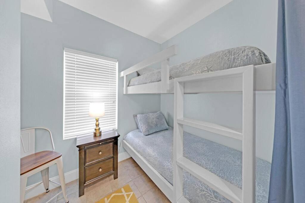 Gulfview #1809 At Laketown Wharf Apartment *