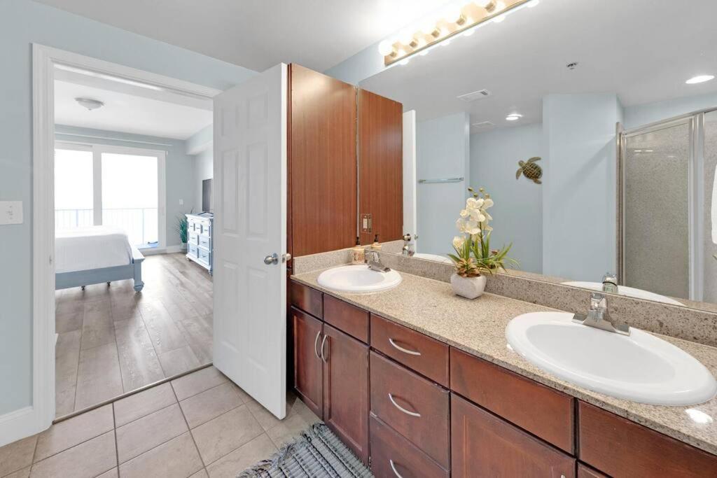 Apartment Gulfview #1809 At Laketown Wharf