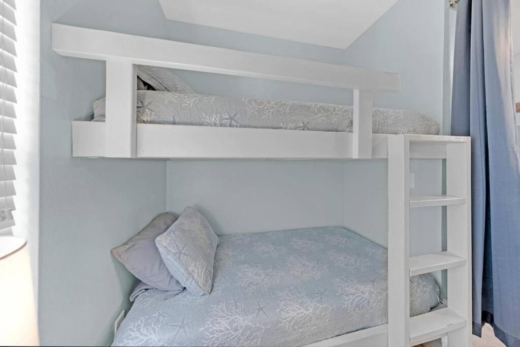 Gulfview #1809 At Laketown Wharf Apartment *