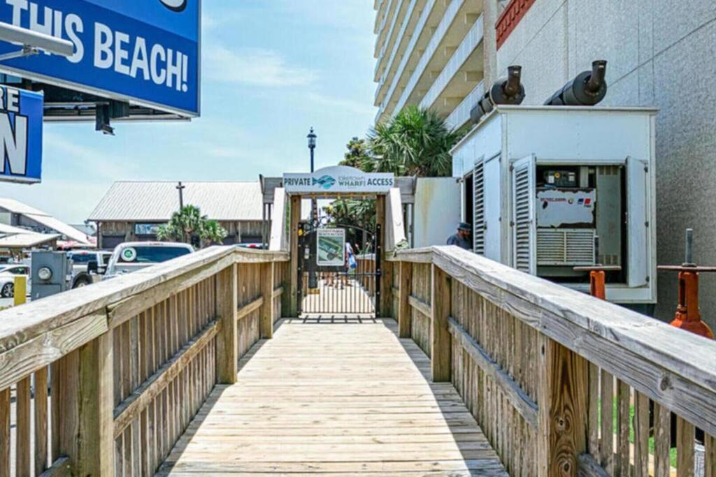 Apartment Gulfview #1809 At Laketown Wharf