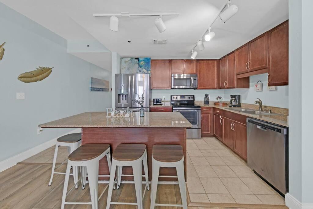 Gulfview #1809 At Laketown Wharf Apartment
