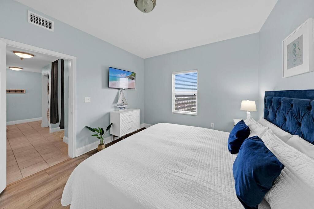 Gulfview #1809 At Laketown Wharf Panama City Beach