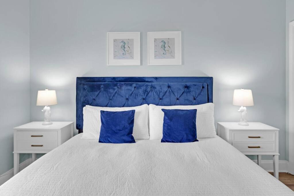 Apartment Gulfview #1809 At Laketown Wharf
