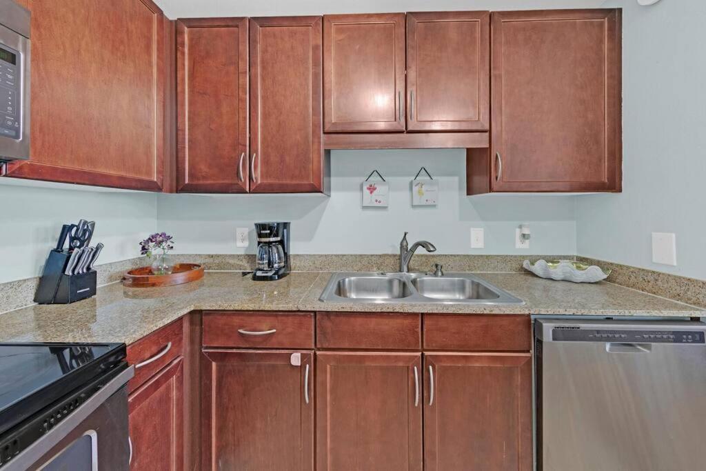 Apartment Gulfview #1809 At Laketown Wharf *