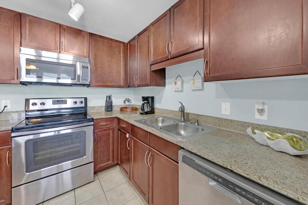 Apartment Gulfview #1809 At Laketown Wharf *