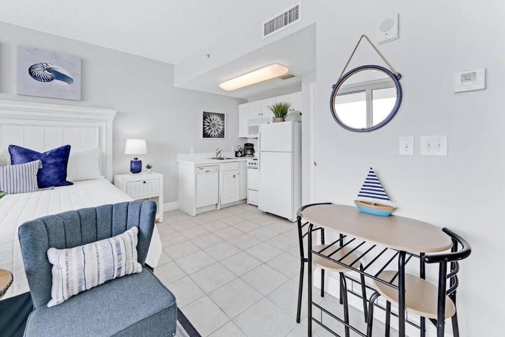 Beachfront #712 At Majestic Apartment *