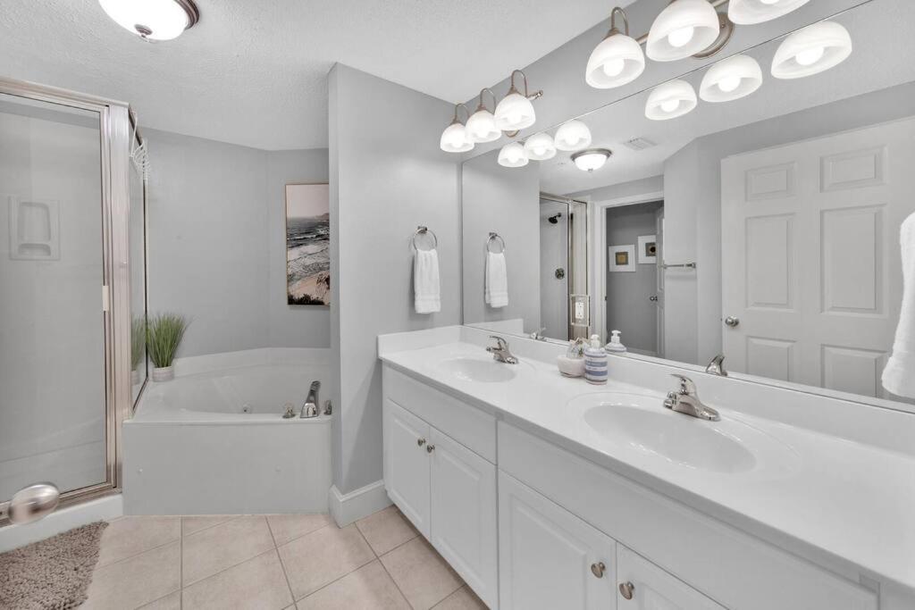 Apartment Beachfront #607 At Majestic