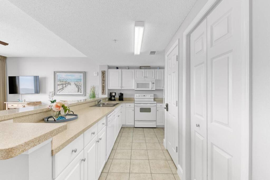 Beachfront #607 At Majestic Apartment *