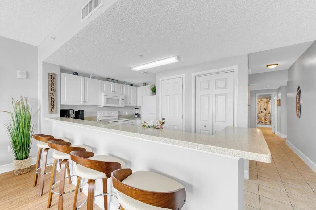 Apartment Beachfront #607 At Majestic *