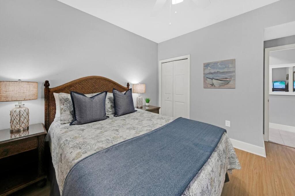 Beachfront #607 At Majestic Apartment