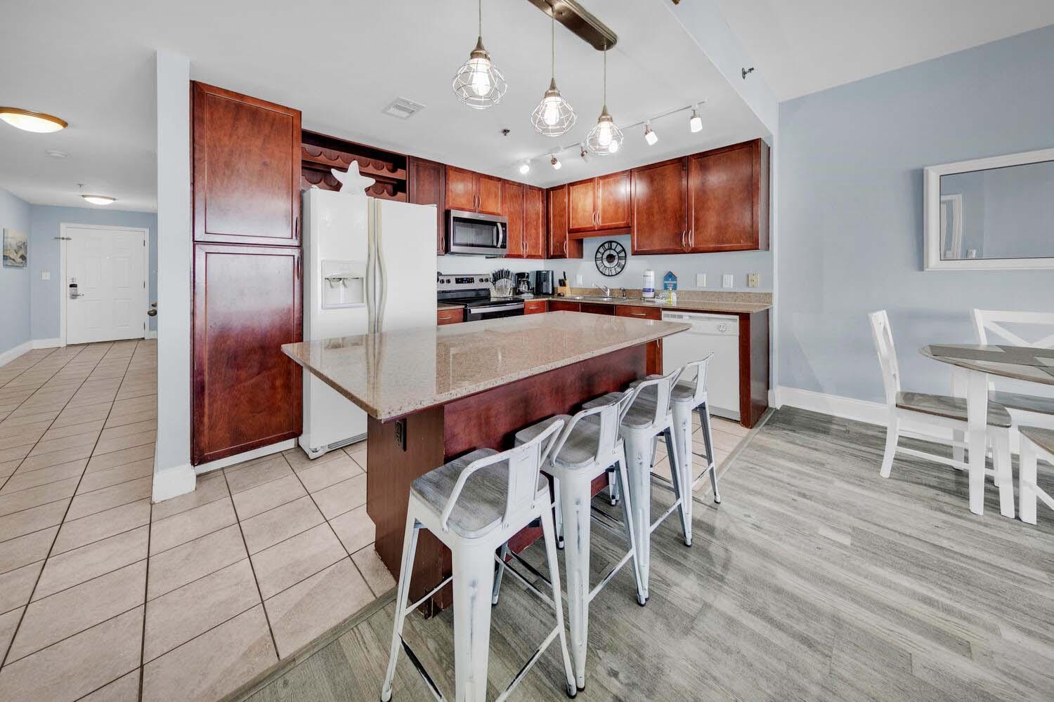 Laketown Wharf 1120 By Emerald Coast Retreats *