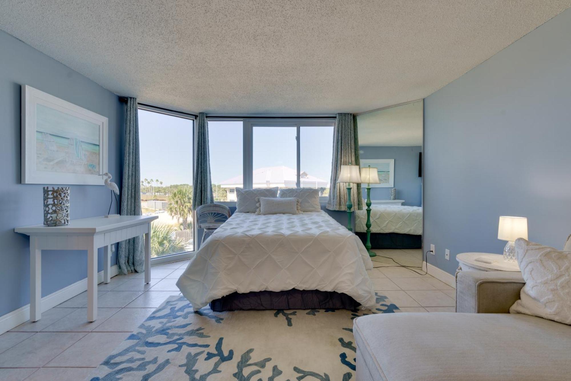 Panama With Amenities! *