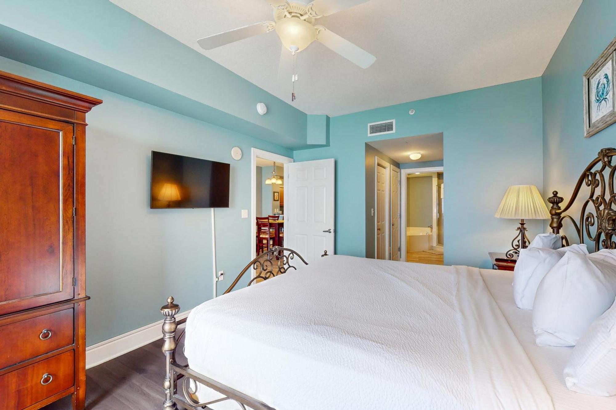 Sunrise 1702 - Beachfront Apartment
