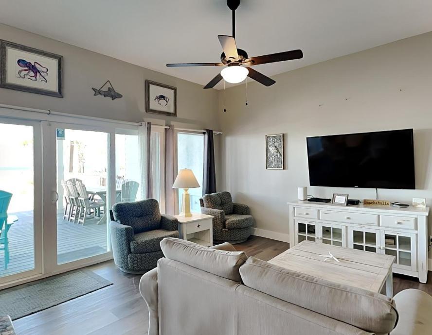 Charline Beachside Apartment