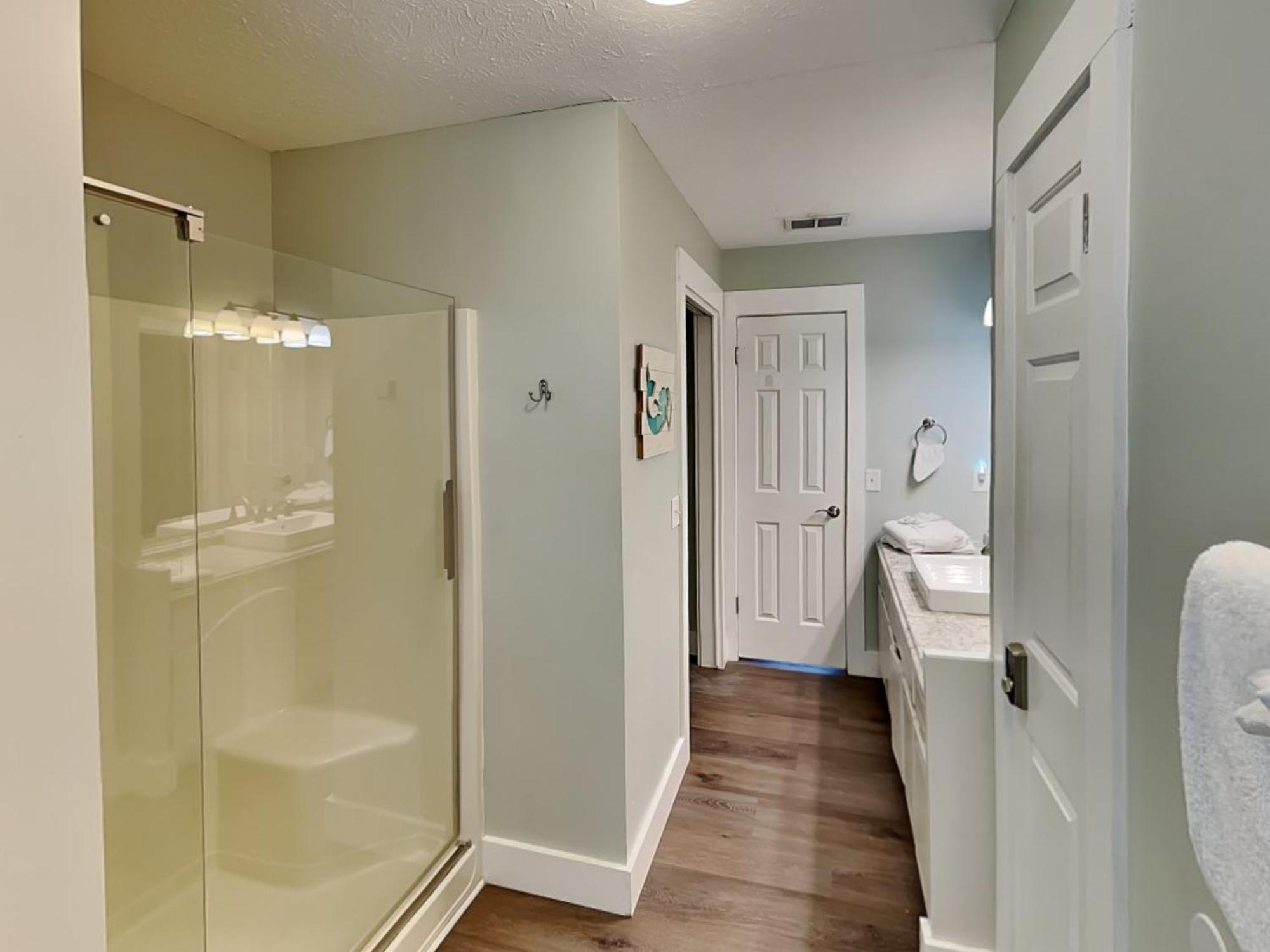 Charline Beachside Apartment