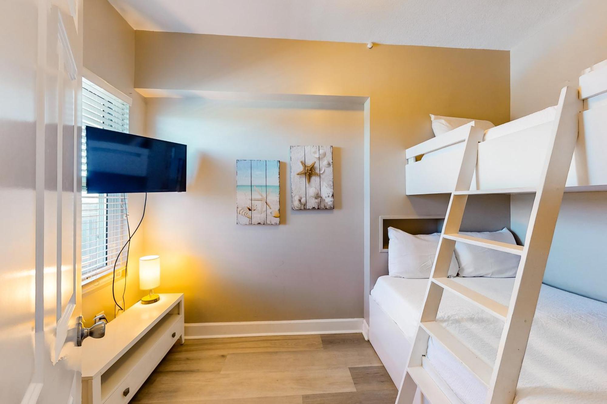 Sunrise 2108 Apartment