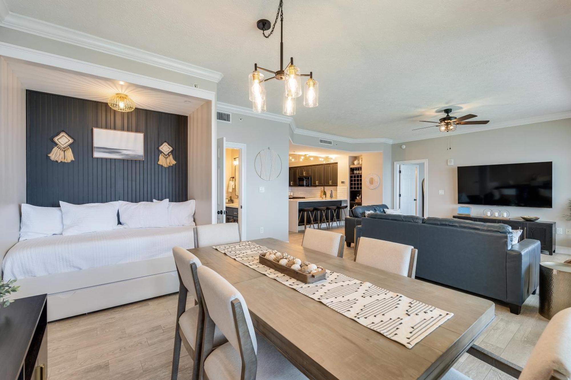 Holiday home Newly Renovated Luxury Ocean Front Condo! Floor With Penthouse Ocean Views! Panama City Beach