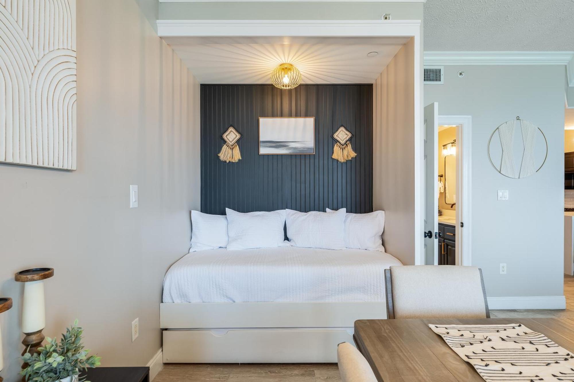 Holiday home Newly Renovated Luxury Ocean Front Condo! Floor With Penthouse Ocean Views! Panama City Beach