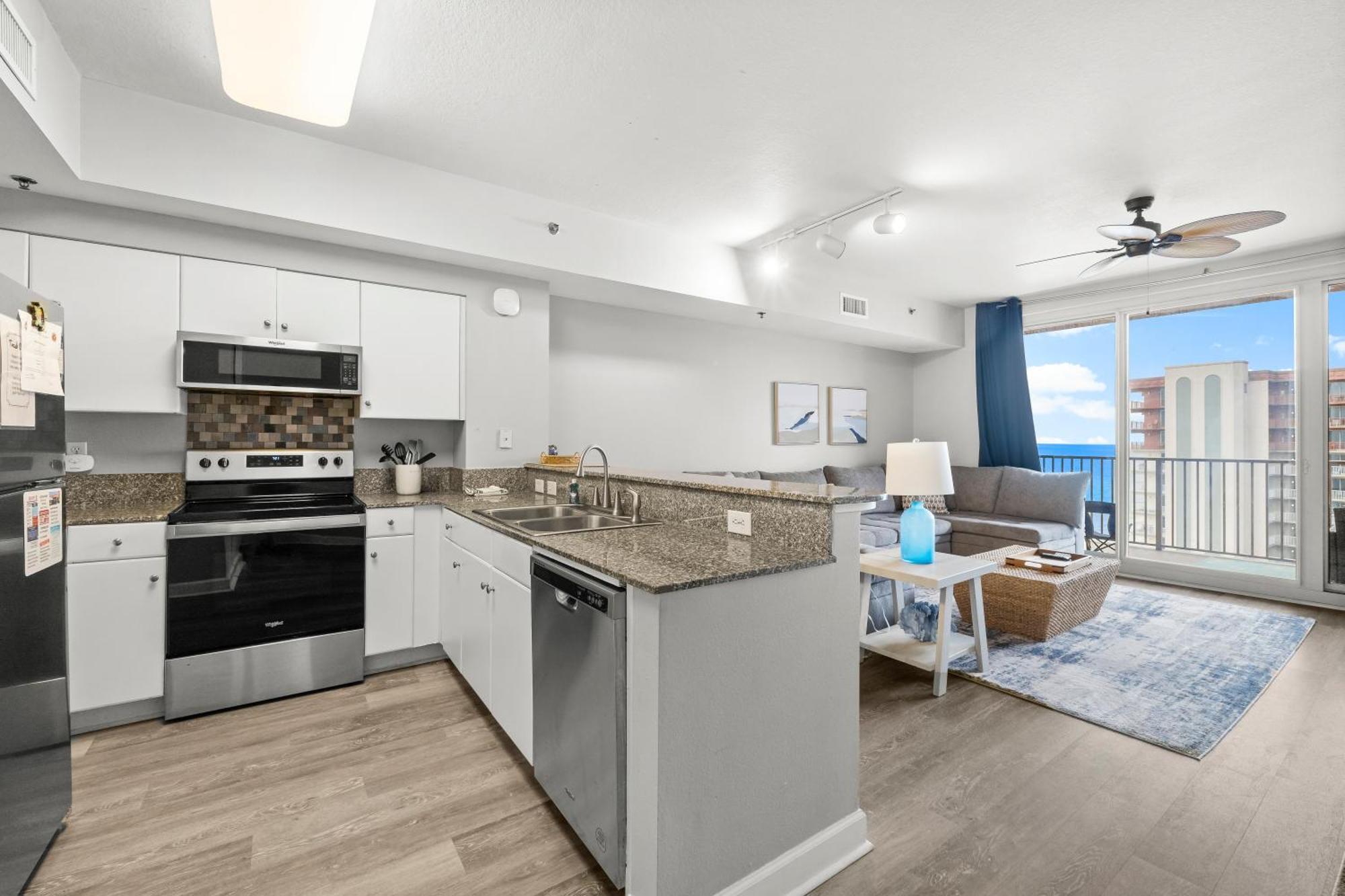 Apartment Modern Beachfront On The Sleeps 6! By Dolce Getaways Pcb *