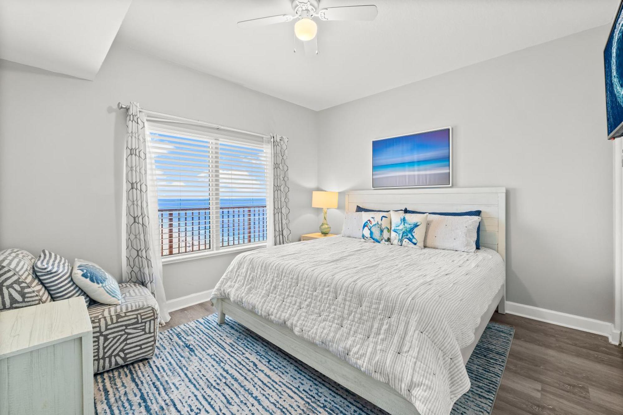 Apartment Modern Beachfront On The Sleeps 6! By Dolce Getaways Pcb