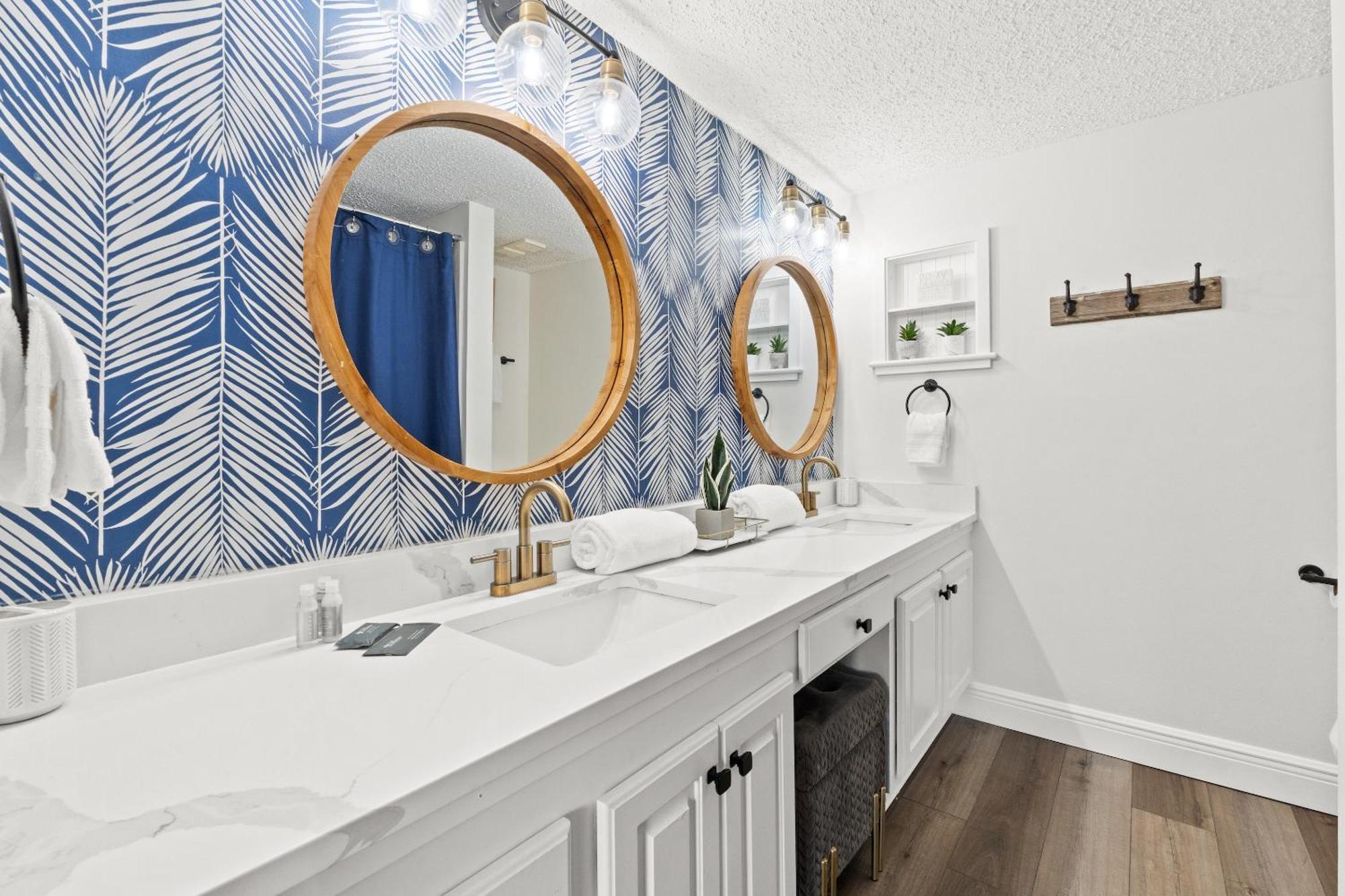 Pinnacle Port Apartment