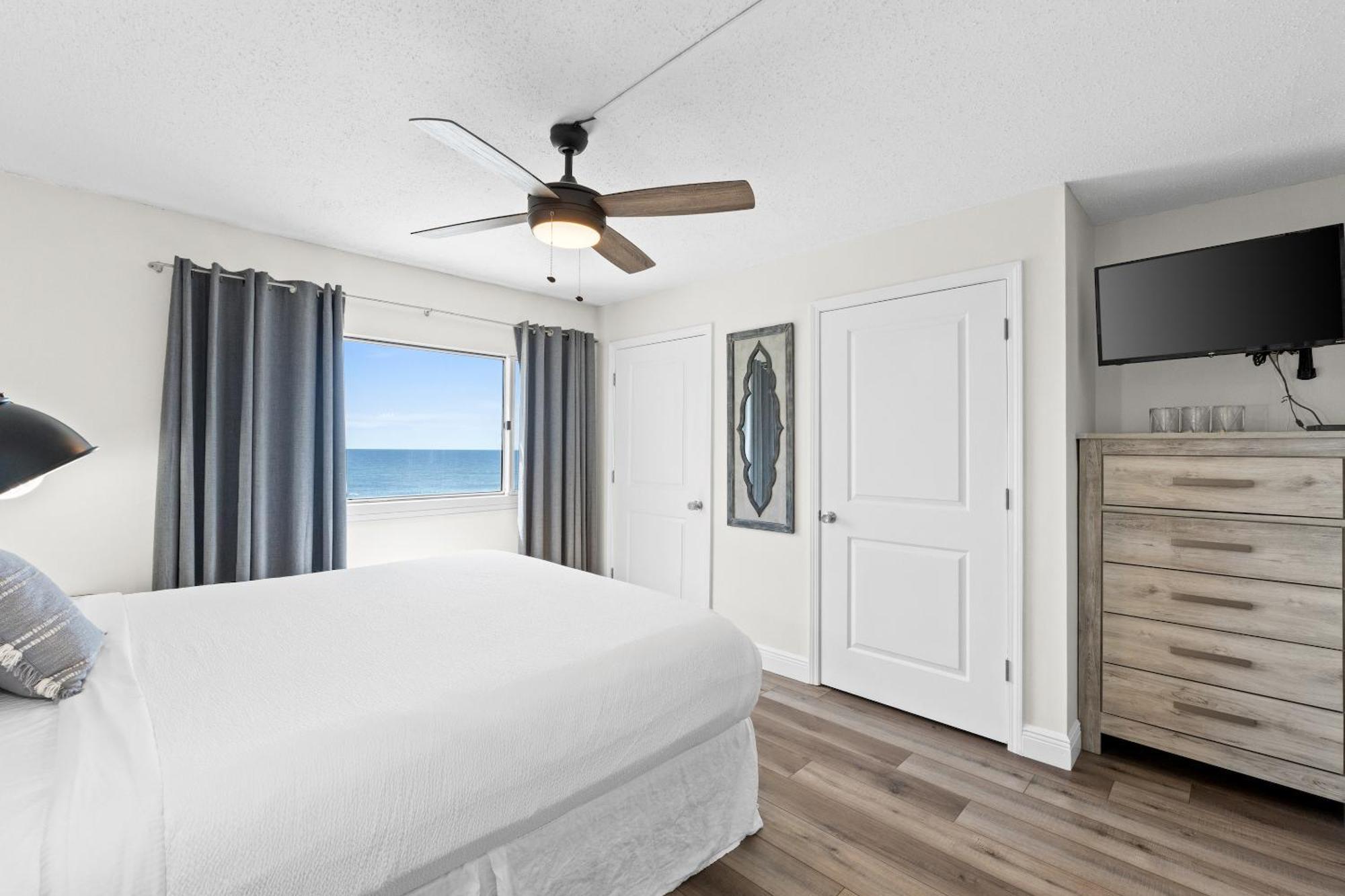 Pinnacle Port Apartment