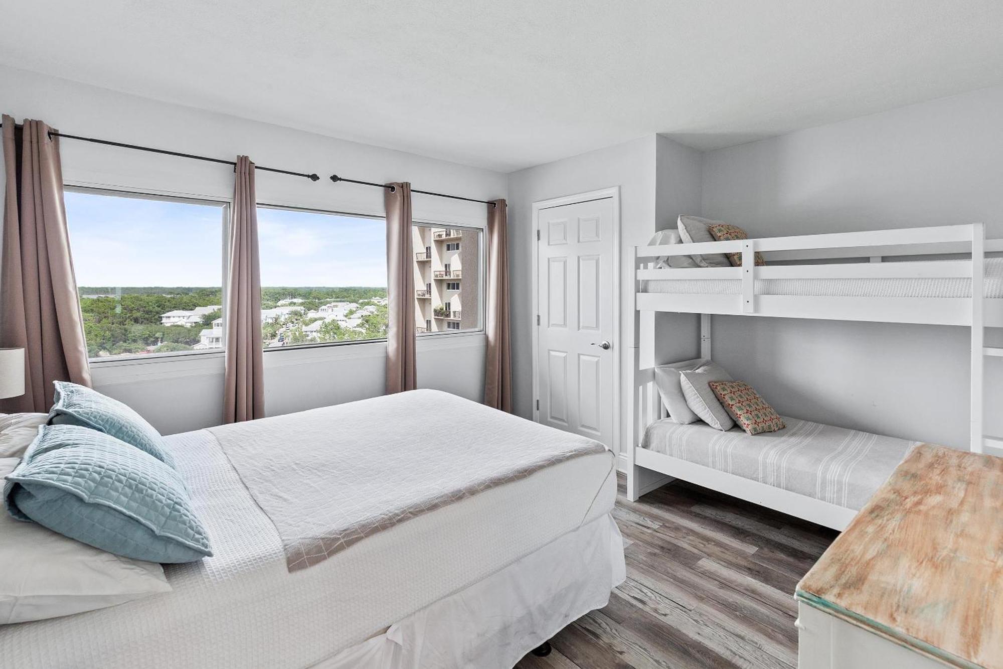 Pinnacle Port Apartment *