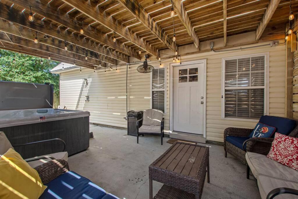 Holiday home Seaside Serenity: Coastal Beach With Outdoor Living *