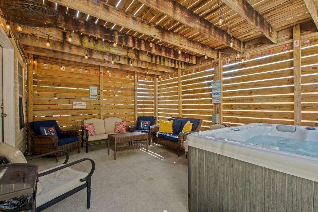 Seaside Serenity: Coastal Beach With Outdoor Living Holiday home Panama City Beach