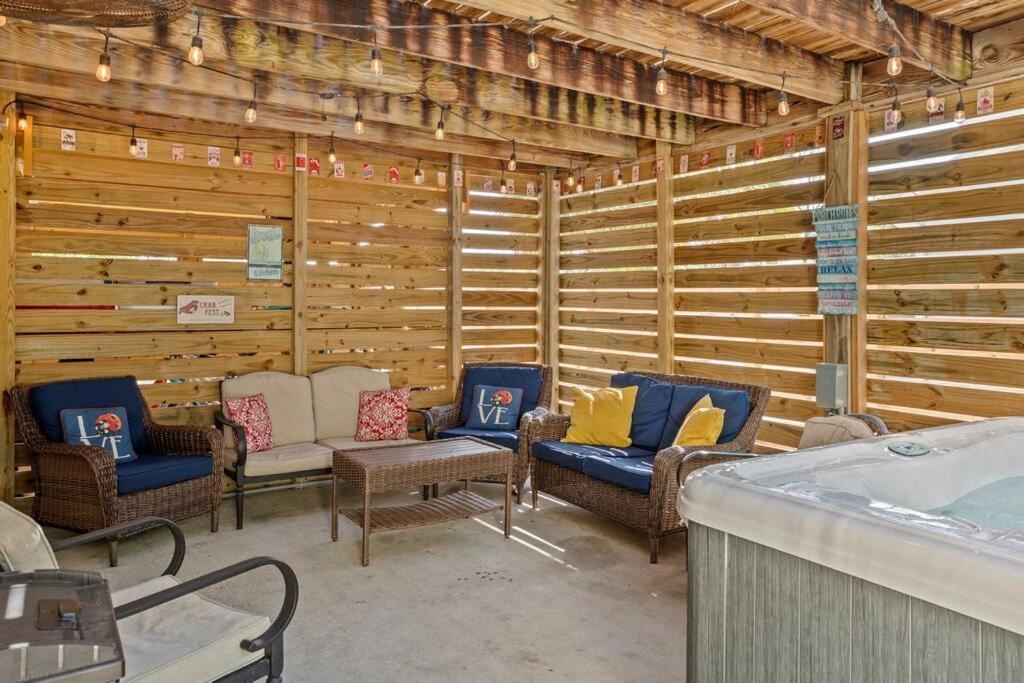 Seaside Serenity: Coastal Beach With Outdoor Living