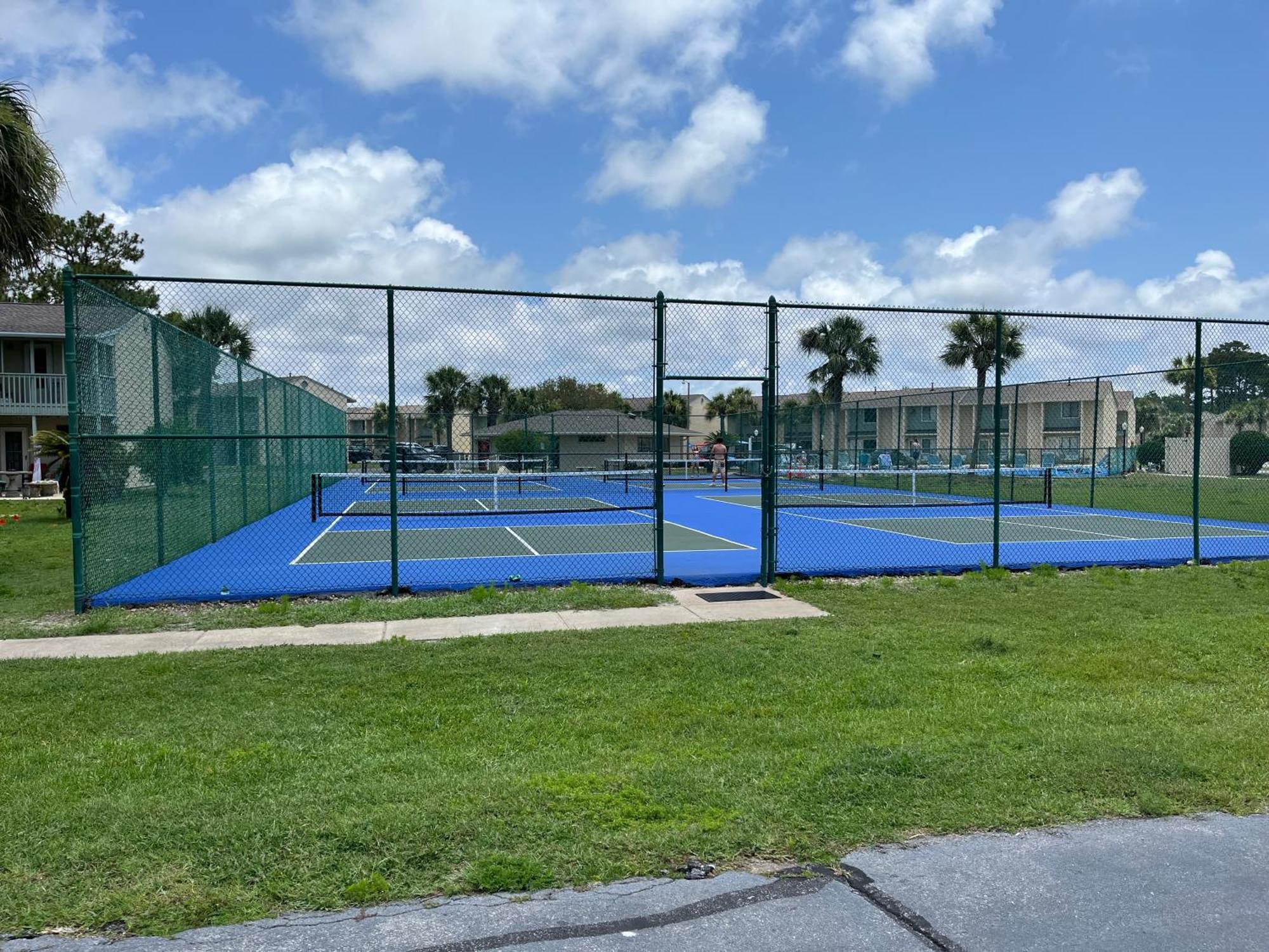 Holiday home Access Close To Walmart, Bowling,skating And Game *
