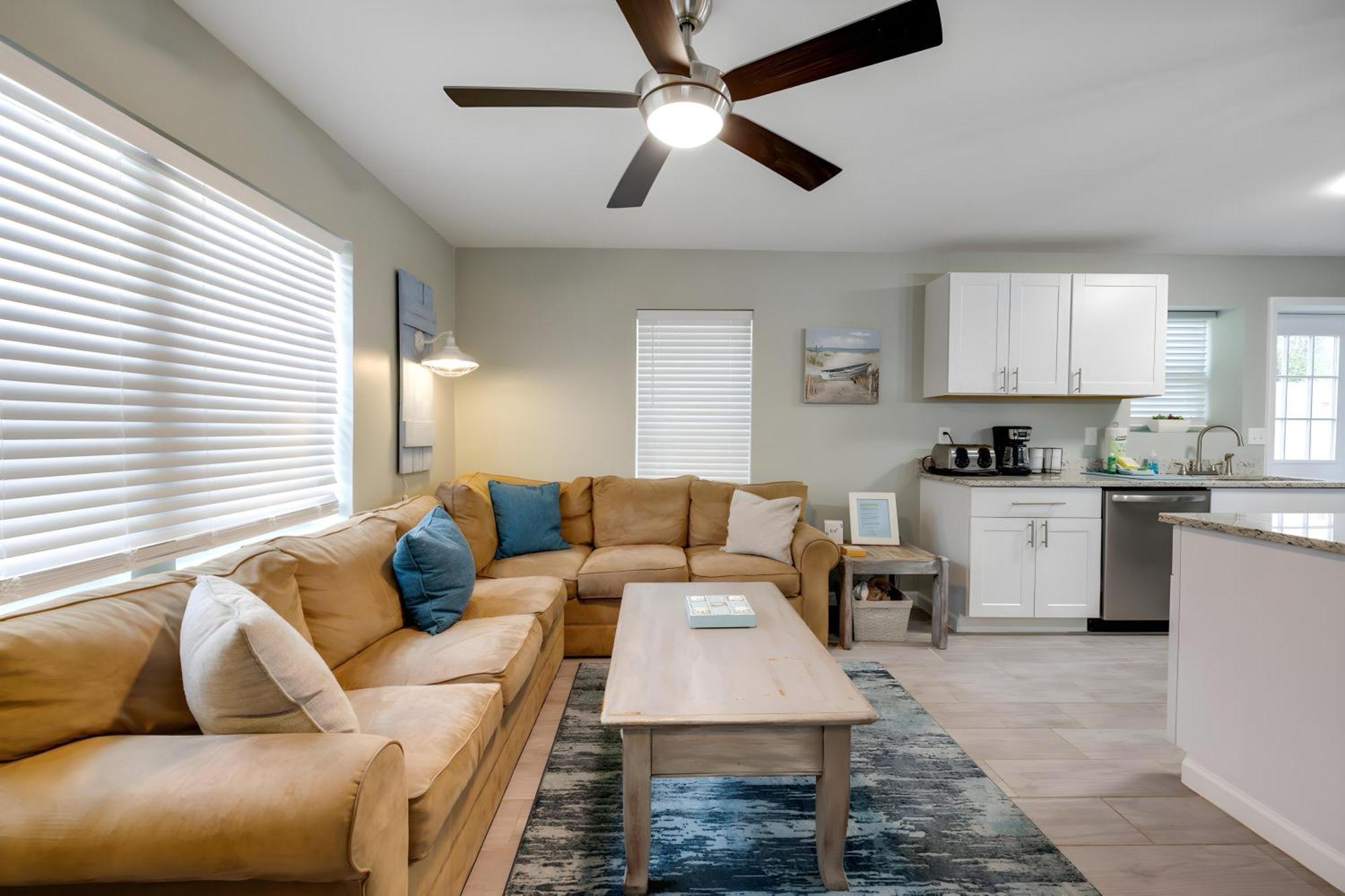 Holiday home Sea Breeze House- 3 Bd 2 Ba 5 Min Walk To