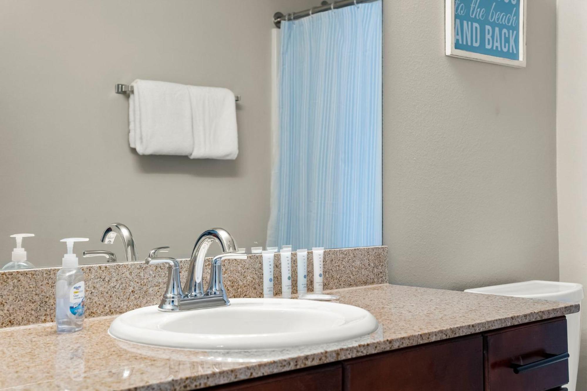 Stunning Views! Located Steps 2 Beach, Restaurants & Shops! By Dolce Getaways Pcb Apartment