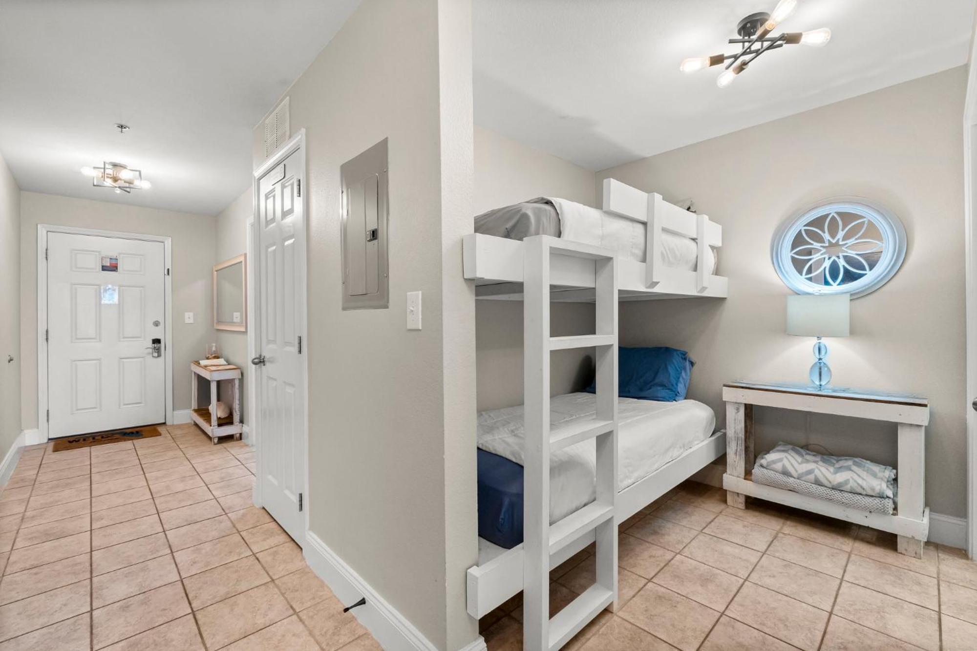 Apartment Stunning Views! Located Steps 2 Beach, Restaurants & Shops! By Dolce Getaways Pcb *