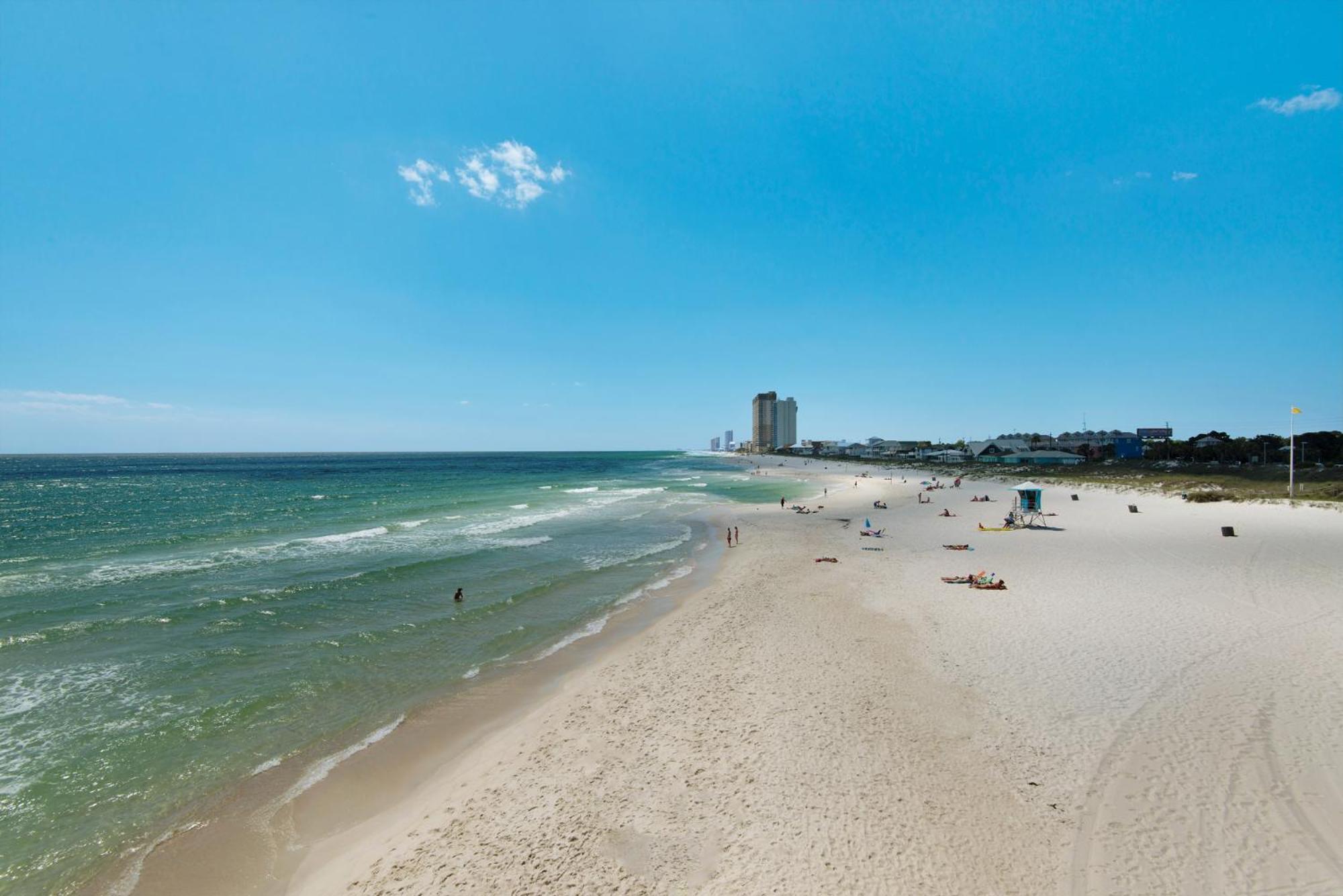Directly On The Beach! First Floor Sundeck! Near Pier Park! Sleeps 6! Holiday home *
