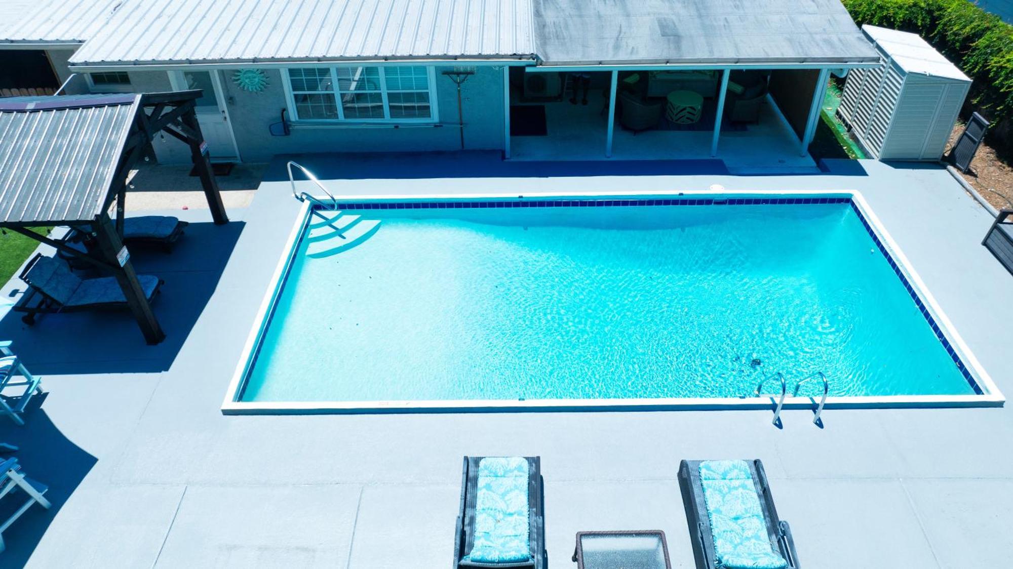 Happy Ours Pool Escape *