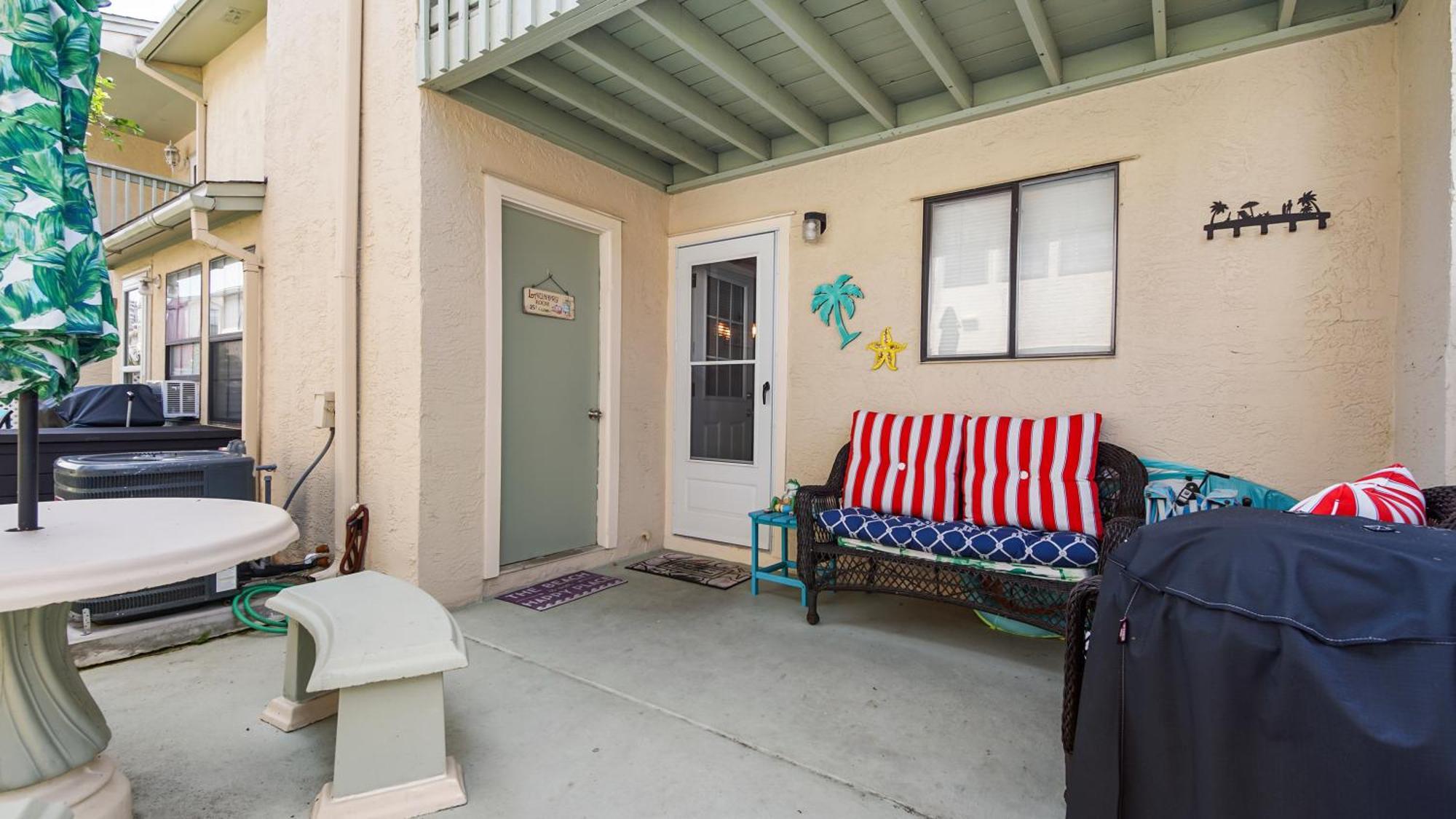 Access Close To Walmart, Bowling,skating And Game Holiday home *