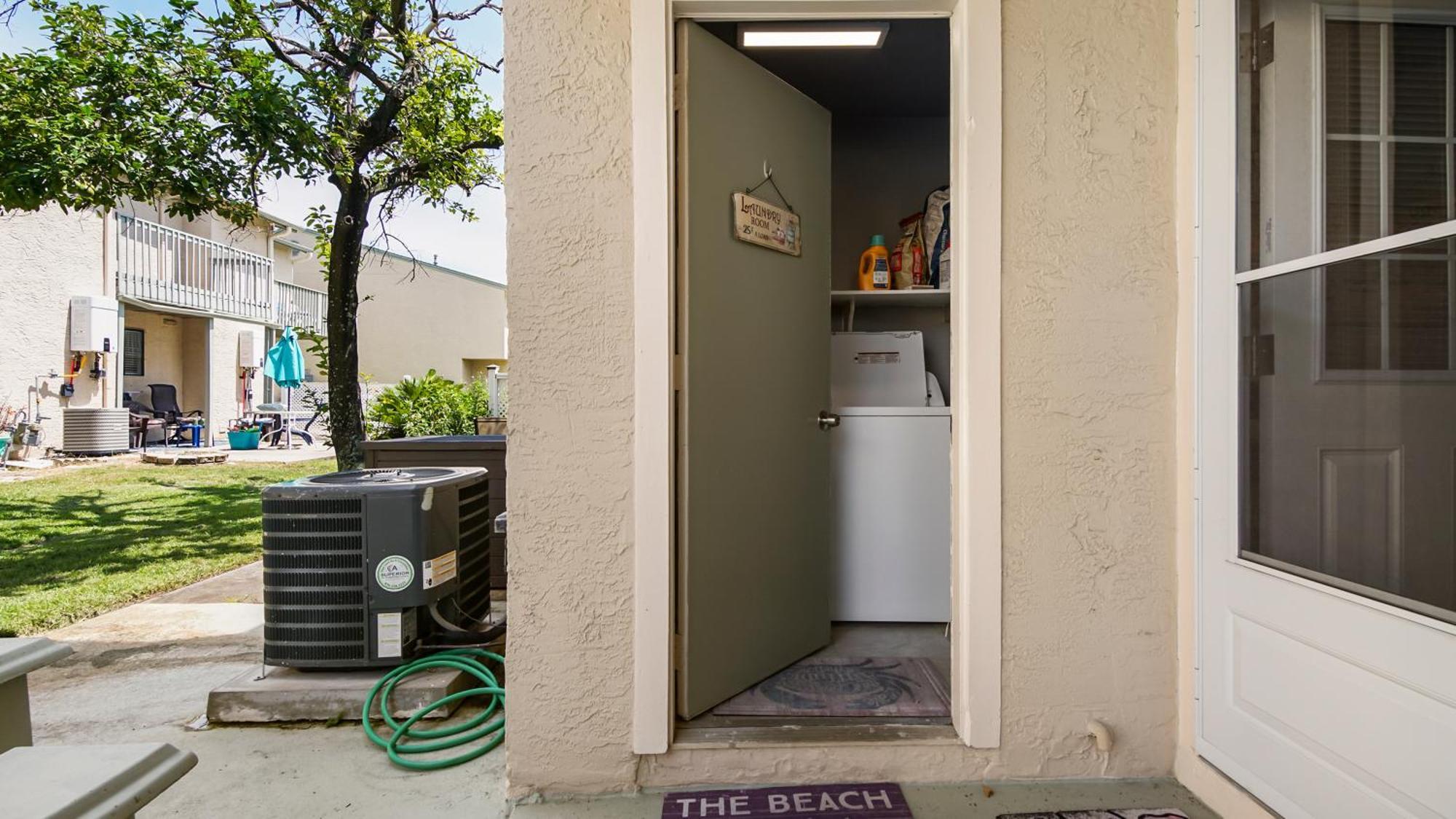 Access Close To Walmart, Bowling,skating And Game *