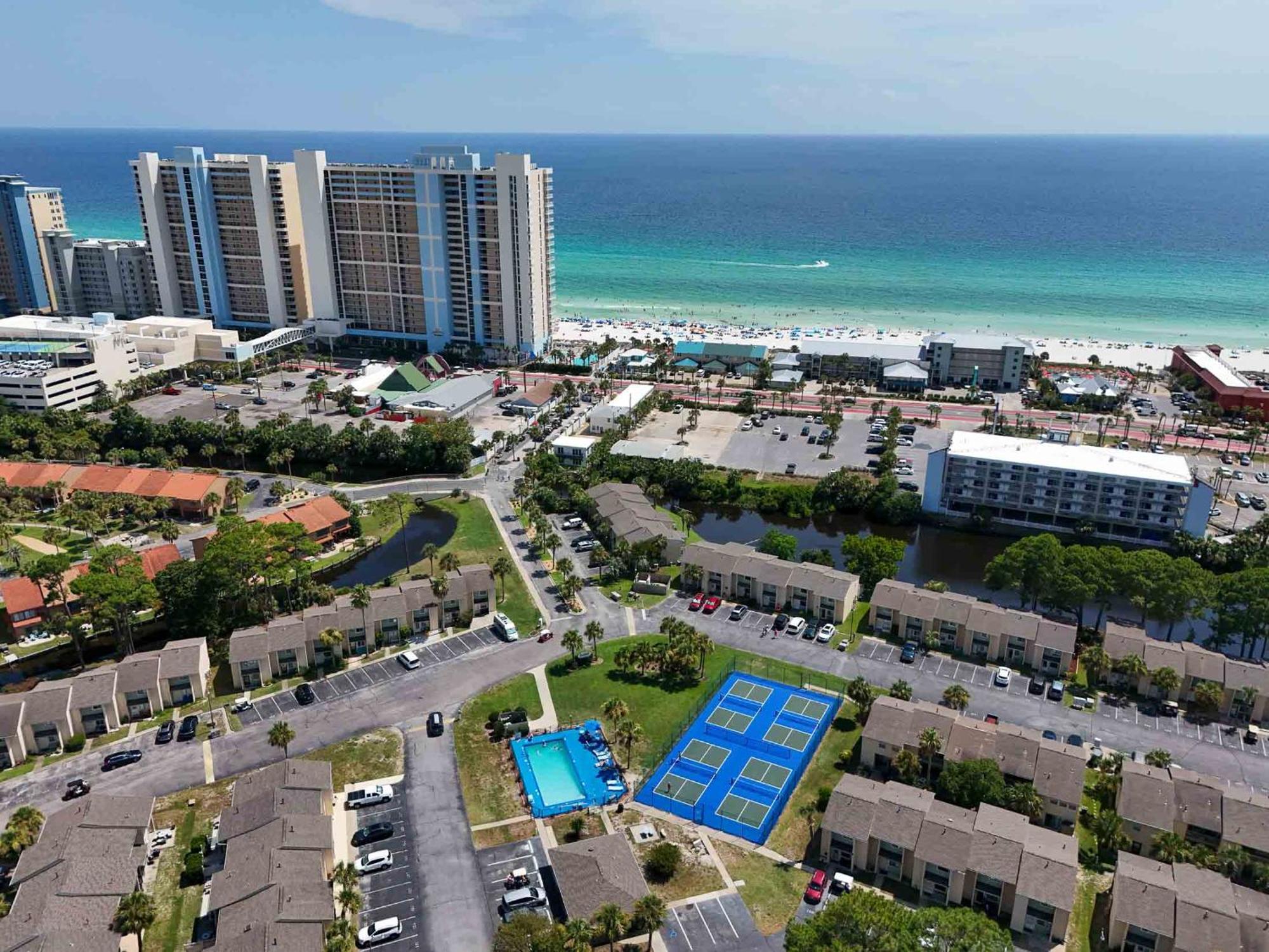 Access Close To Walmart, Bowling,skating And Game * Panama City Beach